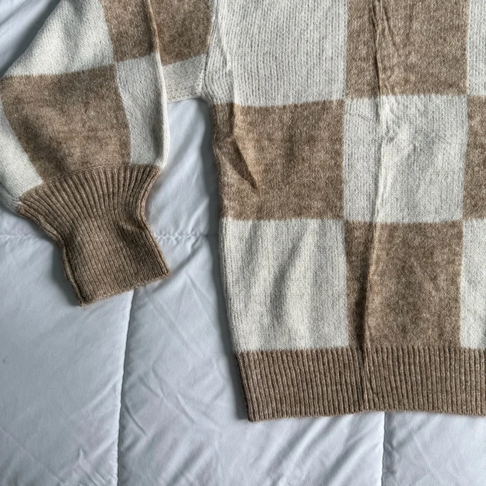 Checkerboard Crewneck Sweater in Cream and Tan NWT - Picture 3 of 7